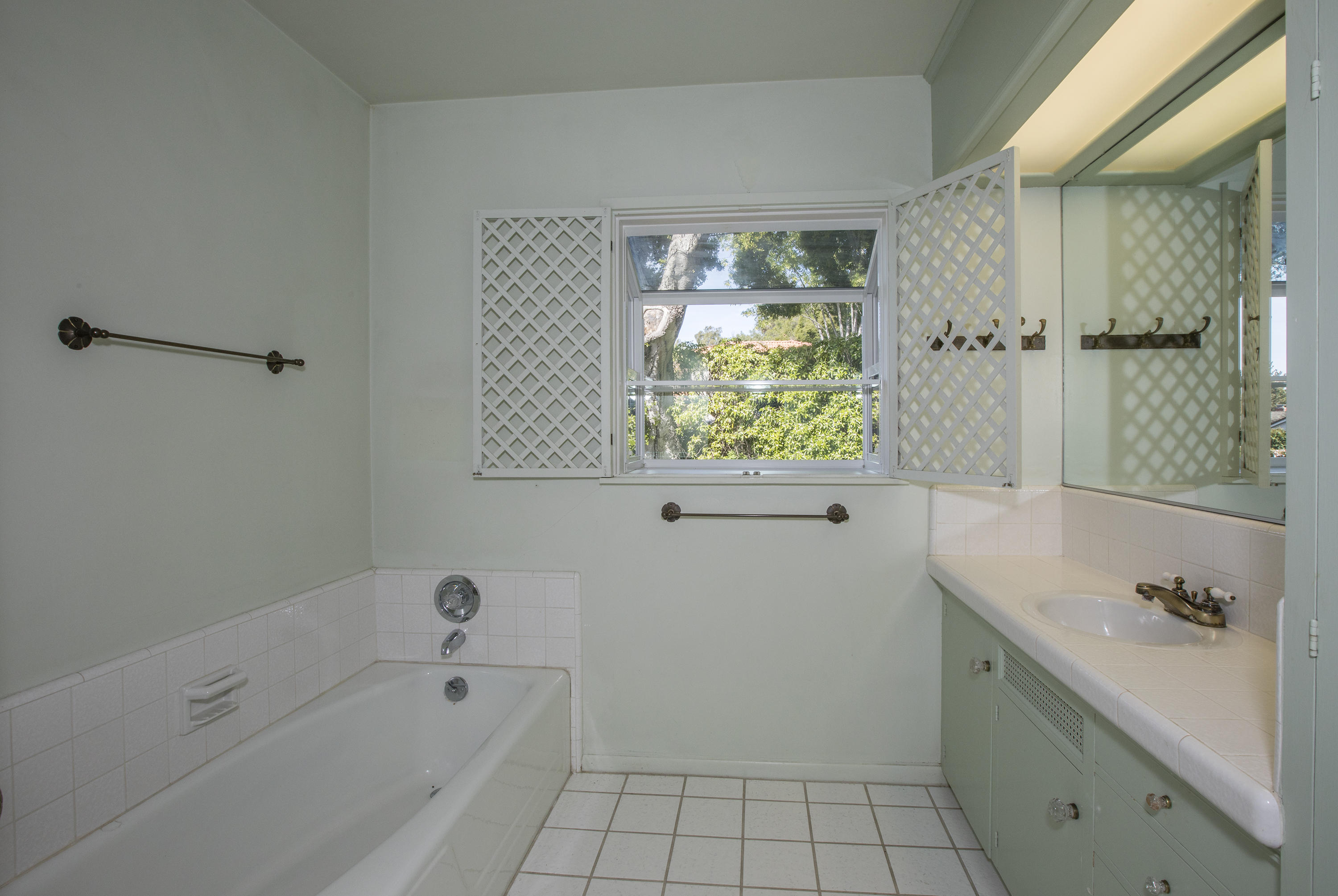 430 North Ontare Road Santa Barbara, CA 93105 - Photo 8 of 15 Second Bath