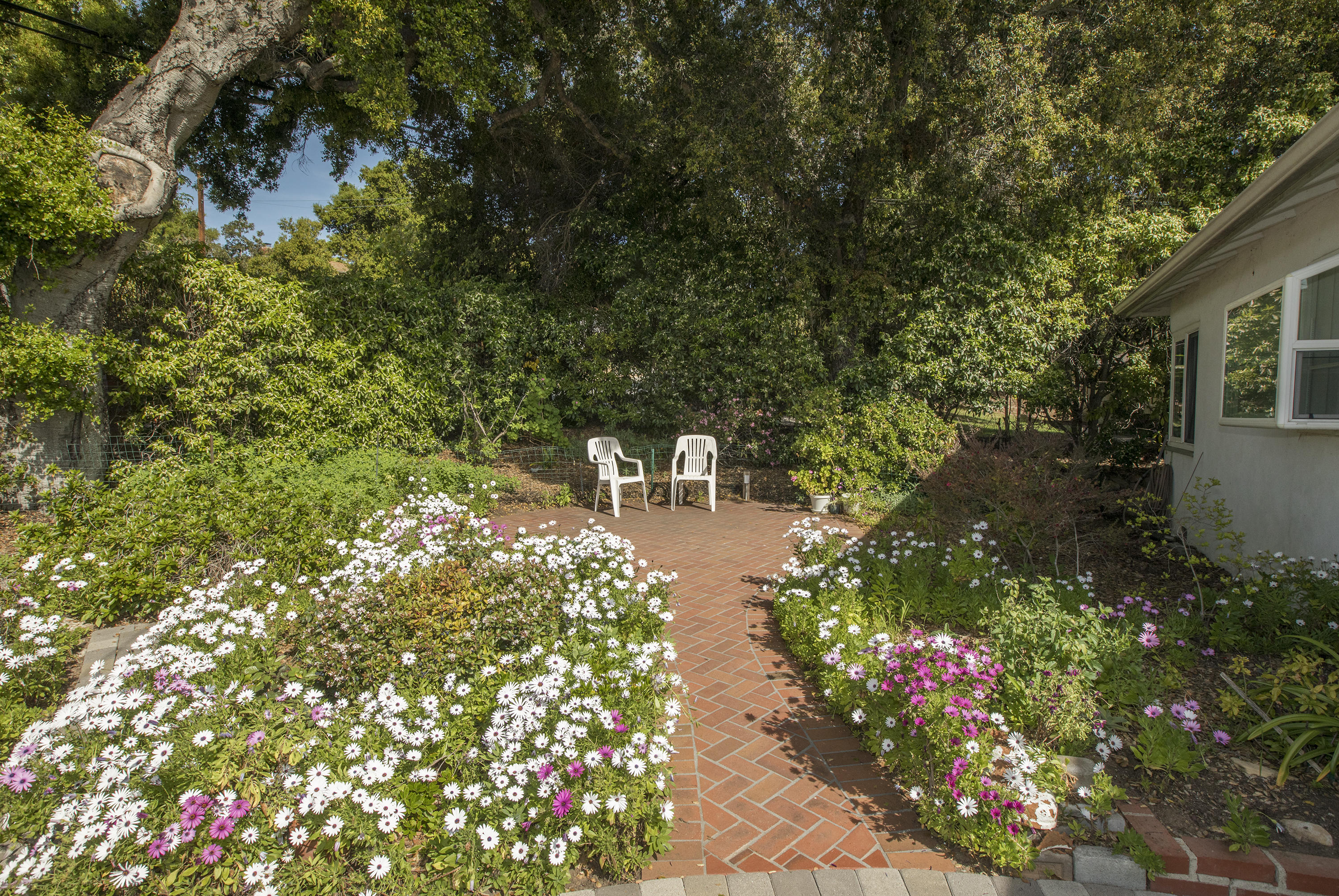 430 North Ontare Road Santa Barbara, CA 93105 - Photo 10 of 15 Sitting Area