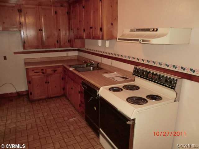 2917 Ruthland Road Henrico, VA 23228 - Photo 9 of 10 Kitchen