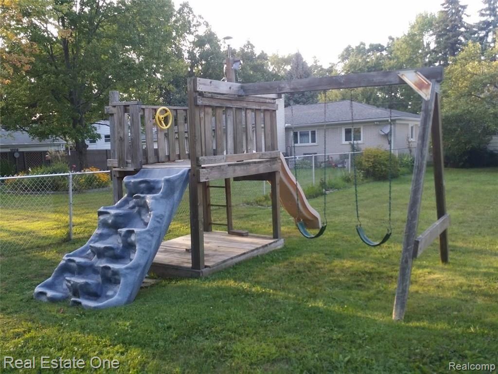 460 Trombley Road Troy, MI 48083 - Photo 25 of 28 playscape 2.jpg