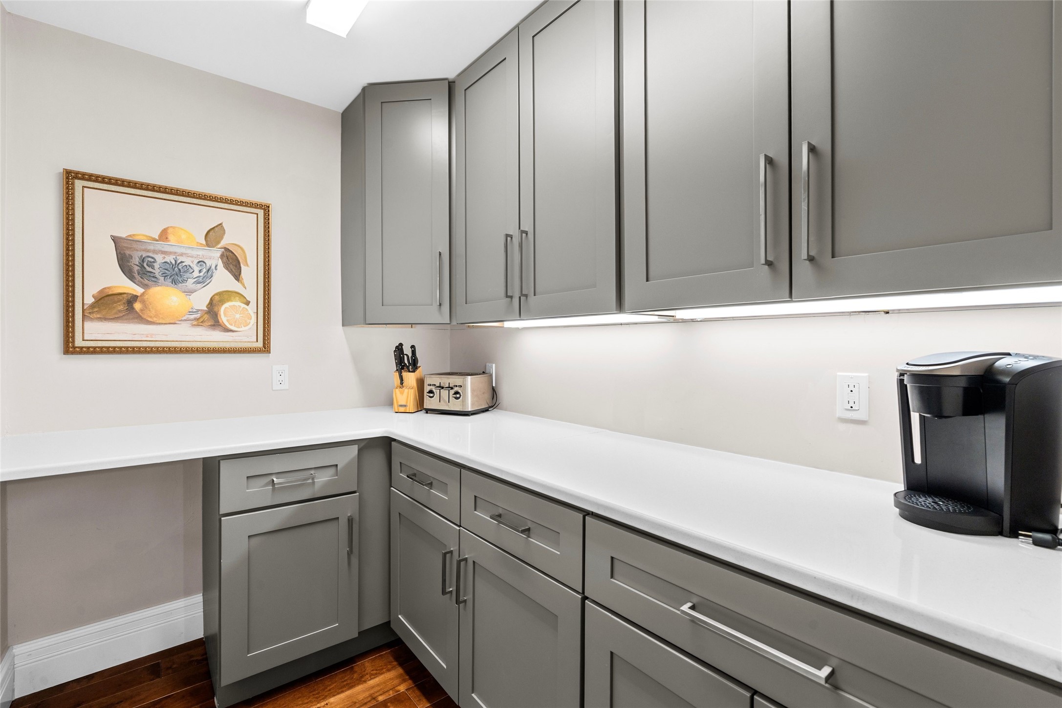 1661 Cerro Gordo Road, Unit E Santa Fe, NM 87501 - Photo 23 of 50 Butler Pantry off Kitchen