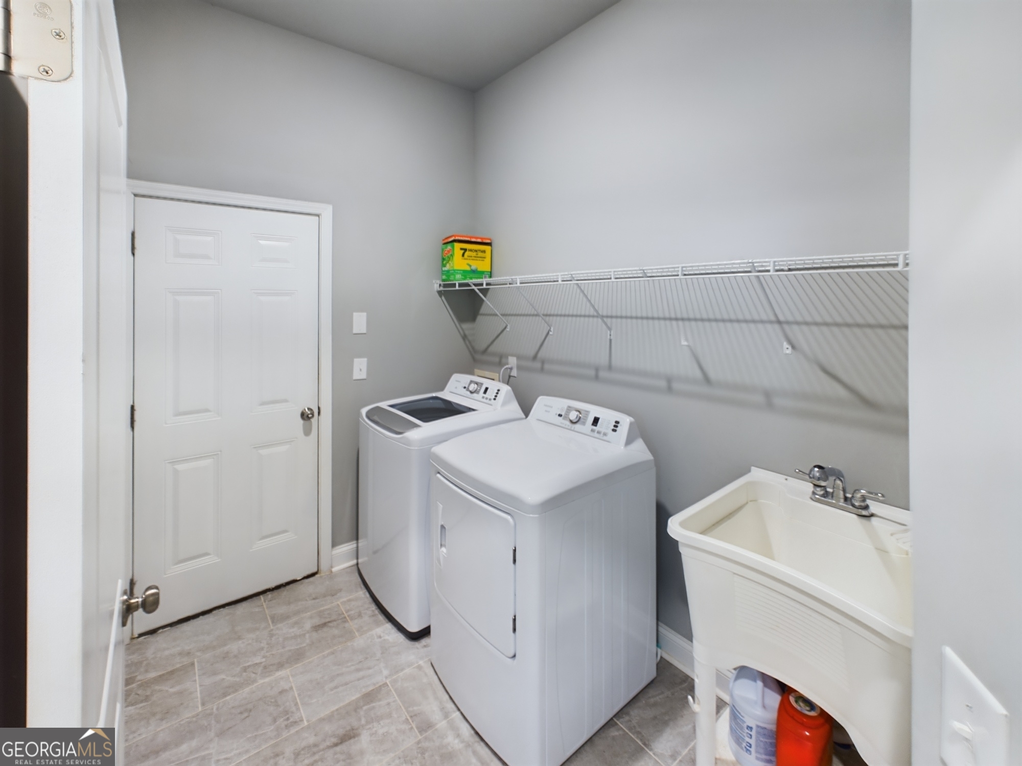 4305 High Falls Road Griffin, GA 30224 - Photo 7 of 33 a utility room with dryer and washer
