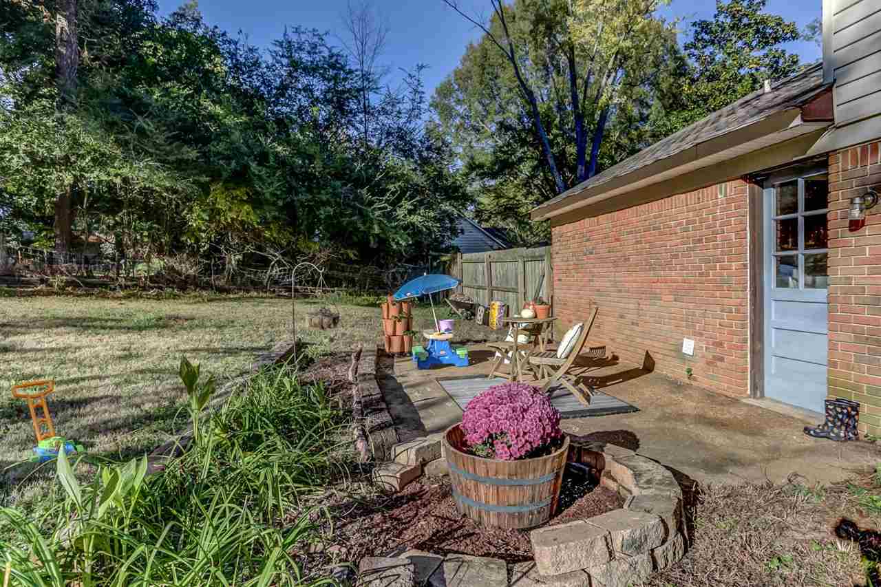 381 Rutledge Street Collierville, TN 38017 - Photo 22 of 23 a backyard of a house with outdoor seating