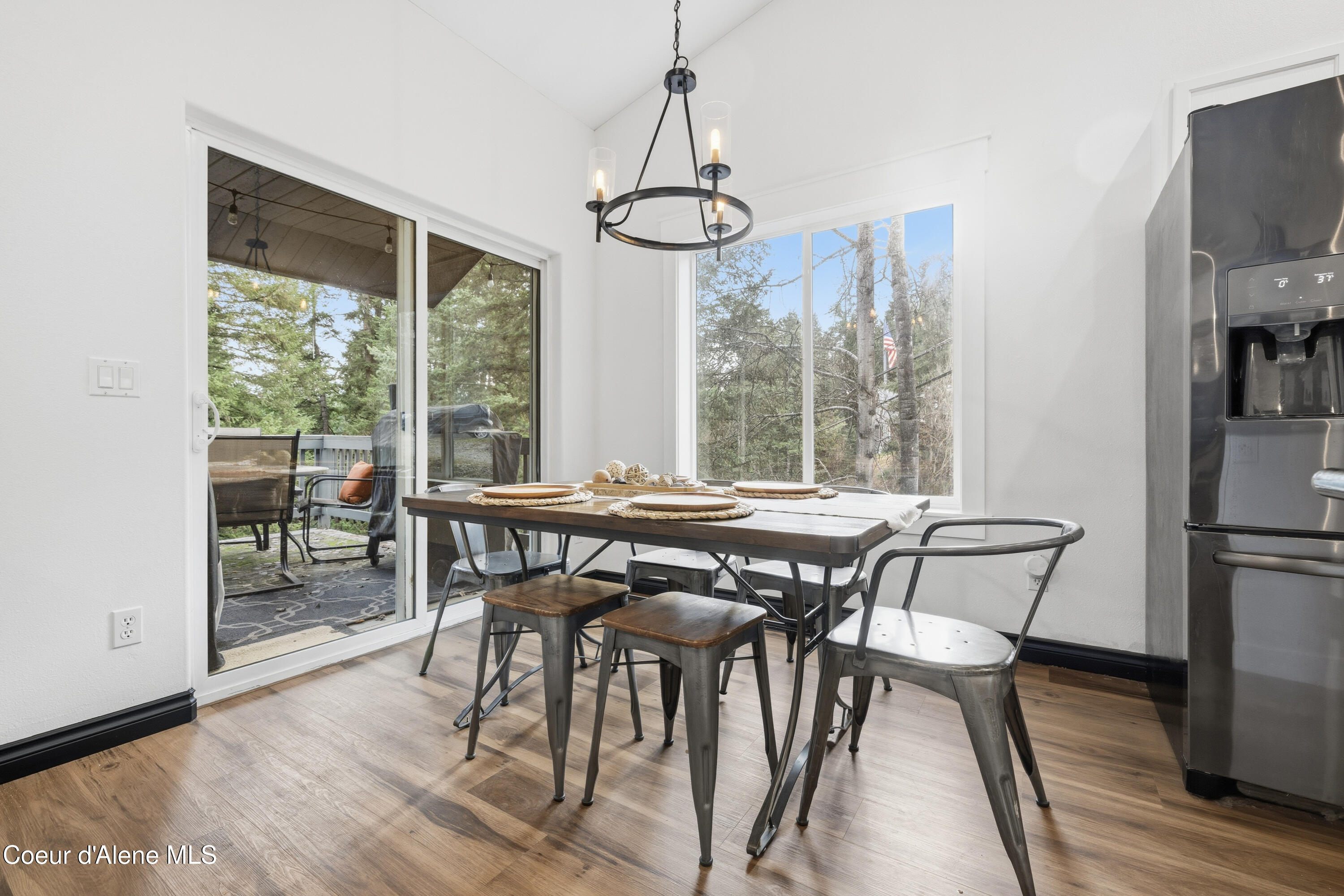 952 Rutledge Court Coeur D'Alene, ID 83814 - Photo 10 of 37 Dining