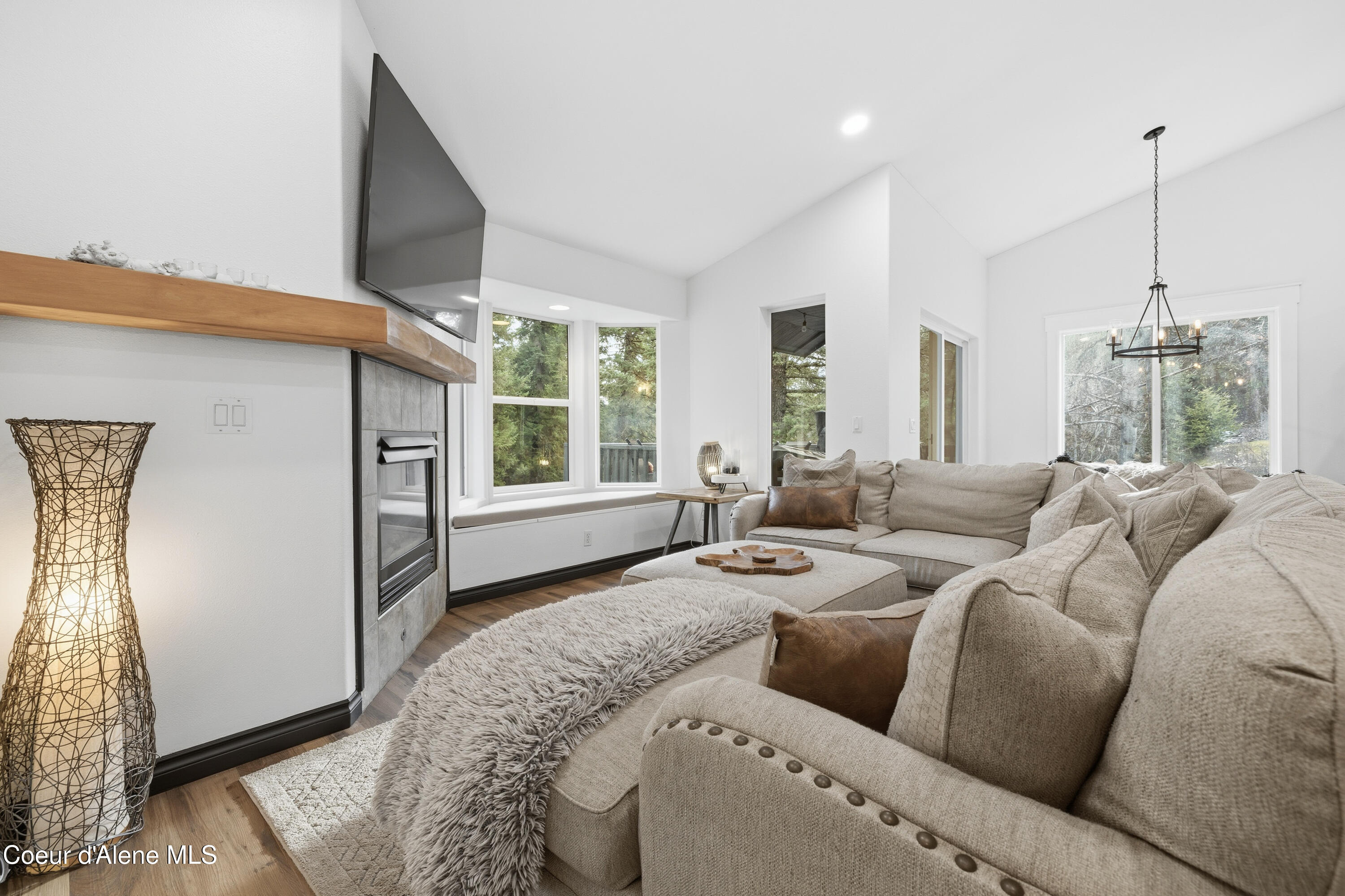 952 Rutledge Court Coeur D'Alene, ID 83814 - Photo 11 of 37 Living