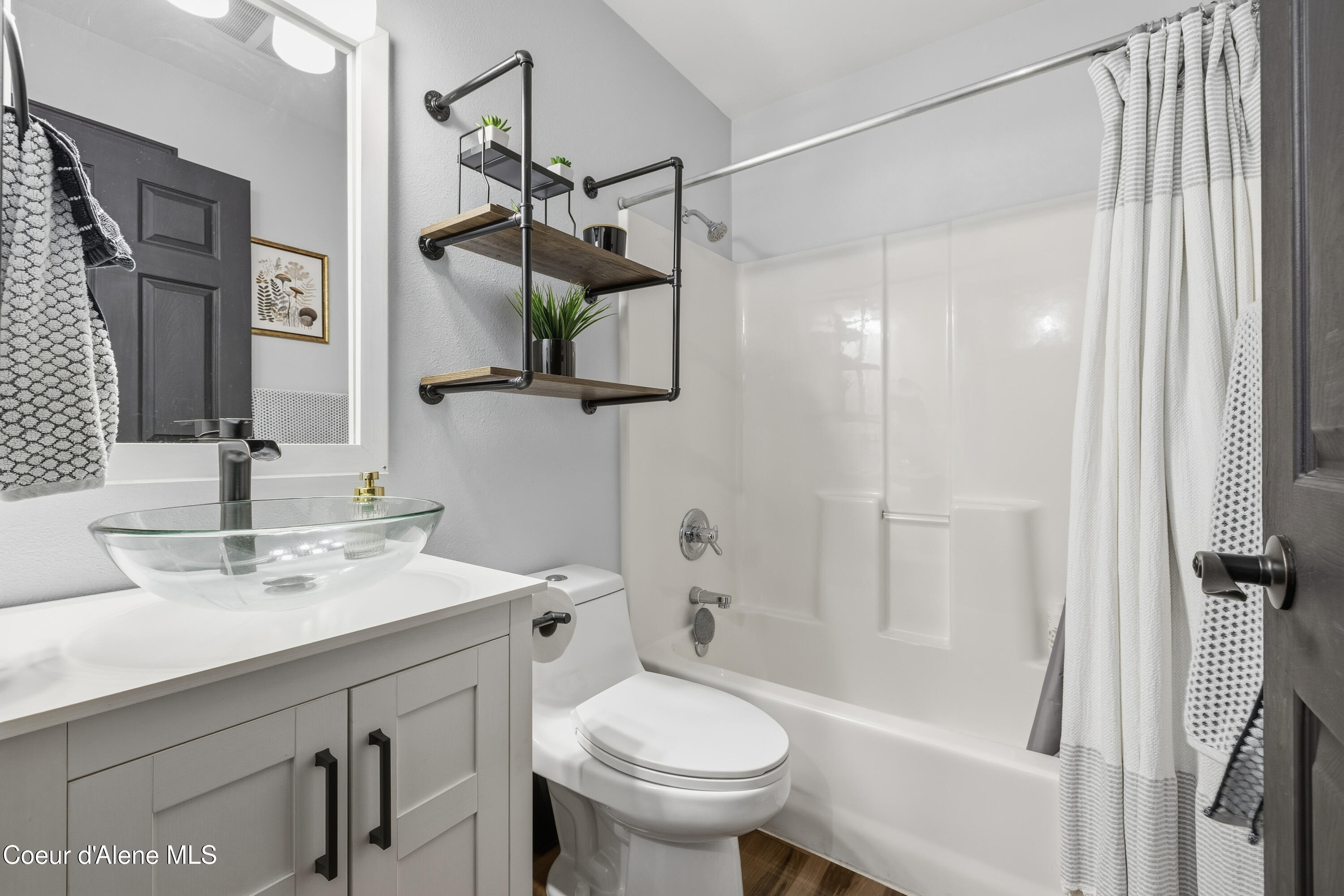 952 Rutledge Court Coeur D'Alene, ID 83814 - Photo 12 of 37 Main Floor Half Bath