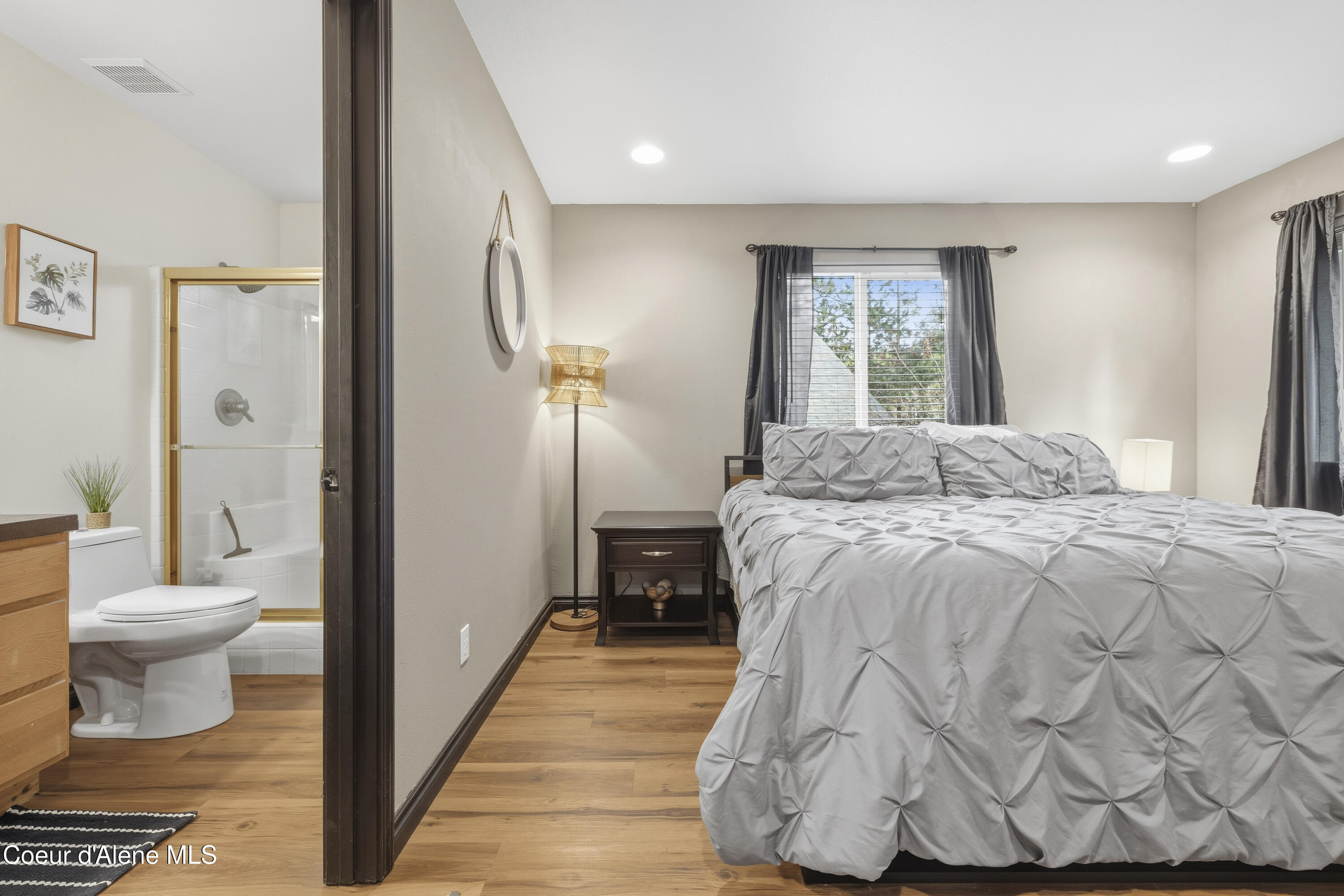 952 Rutledge Court Coeur D'Alene, ID 83814 - Photo 13 of 37 Main Level Primary Suite