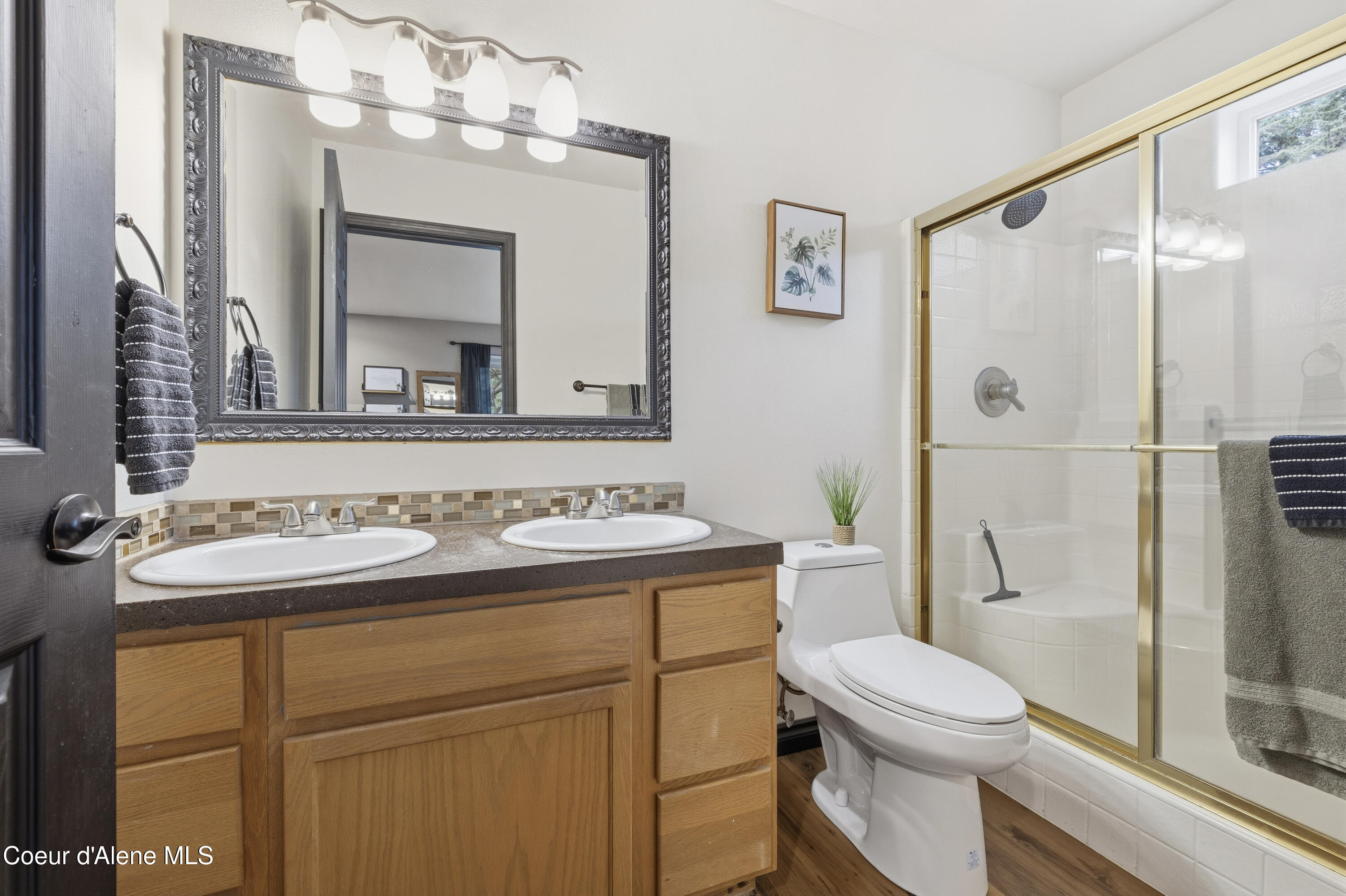 952 Rutledge Court Coeur D'Alene, ID 83814 - Photo 16 of 37 Primary Bath