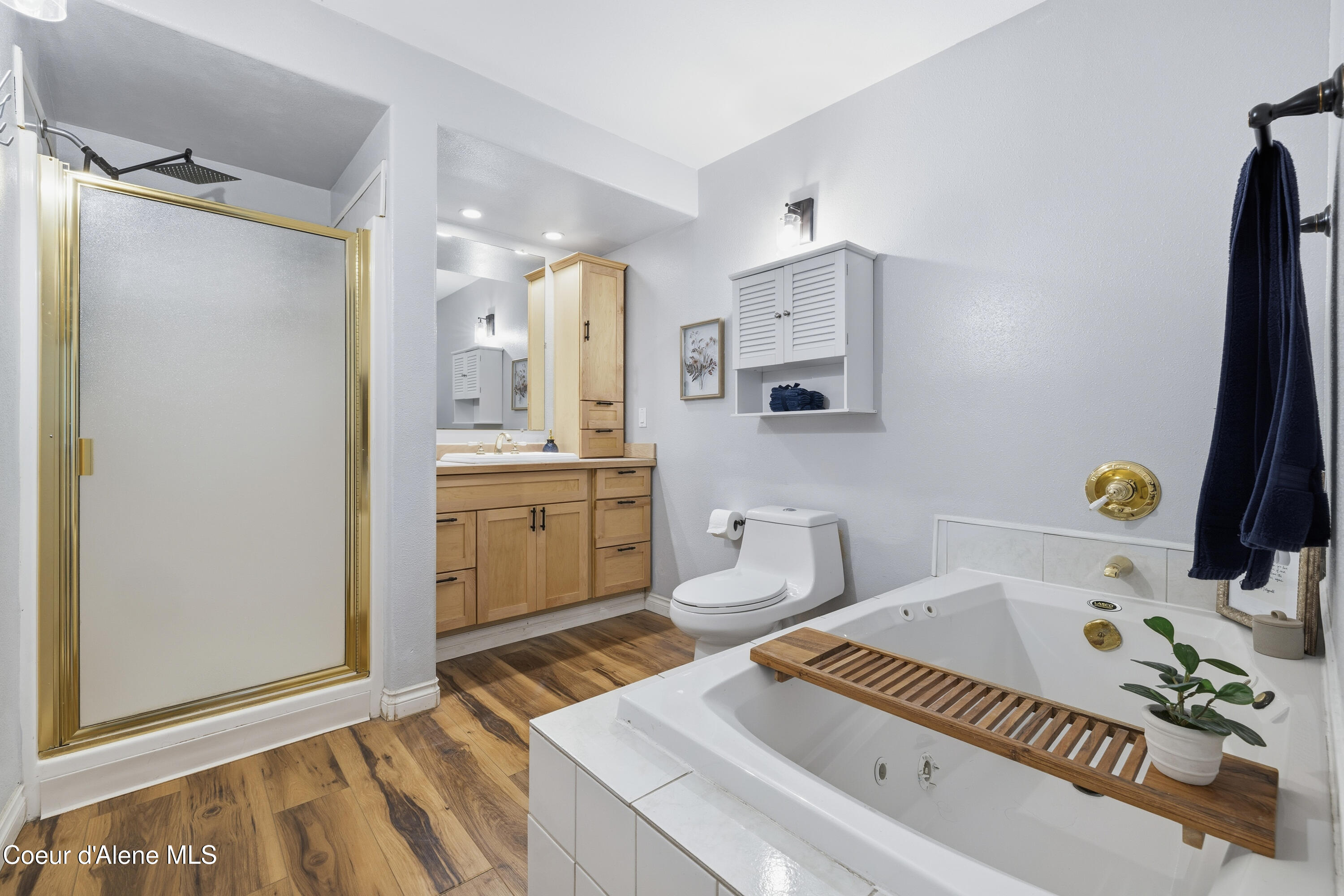952 Rutledge Court Coeur D'Alene, ID 83814 - Photo 23 of 37 Secondary Bathroom