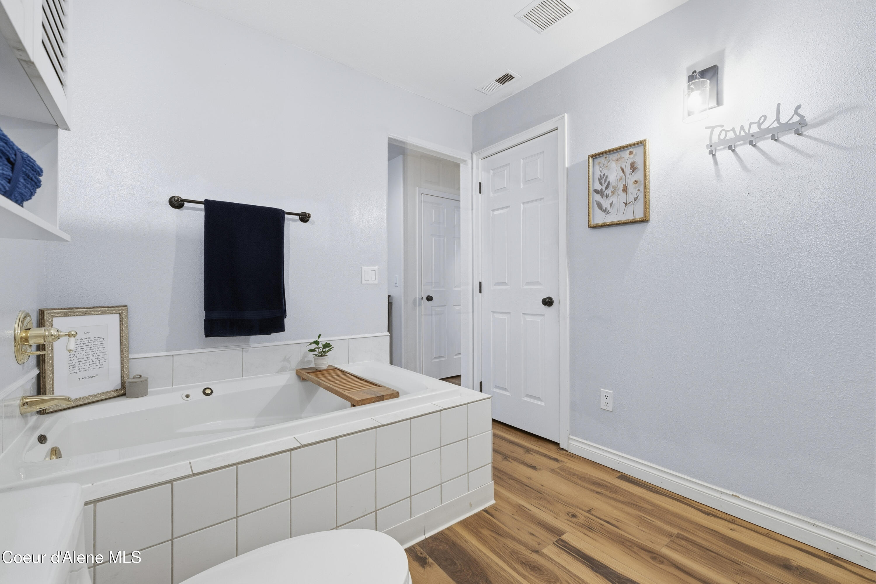 952 Rutledge Court Coeur D'Alene, ID 83814 - Photo 24 of 37 Jetted Tub and Closet