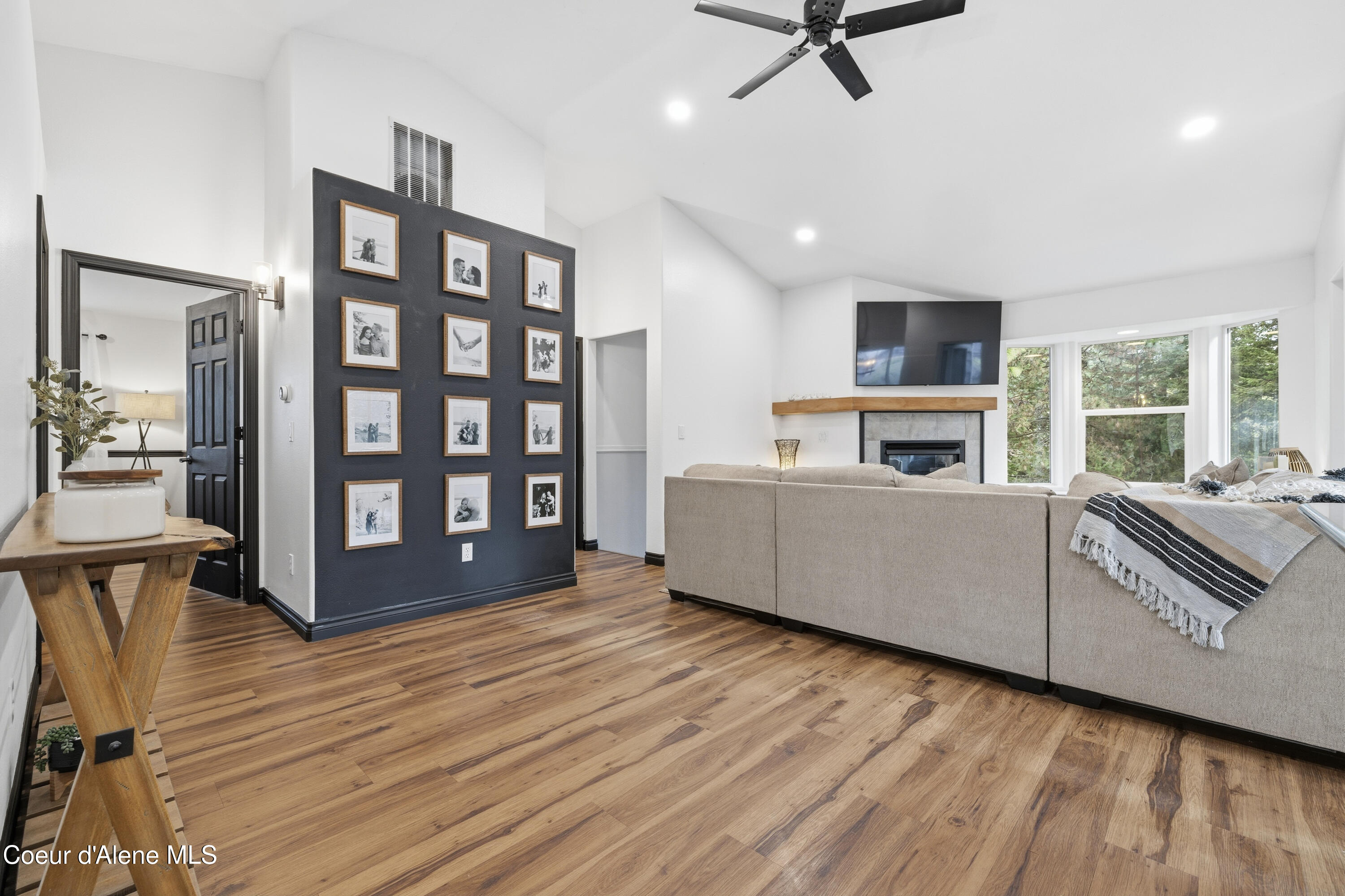 952 Rutledge Court Coeur D'Alene, ID 83814 - Photo 5 of 37 Living