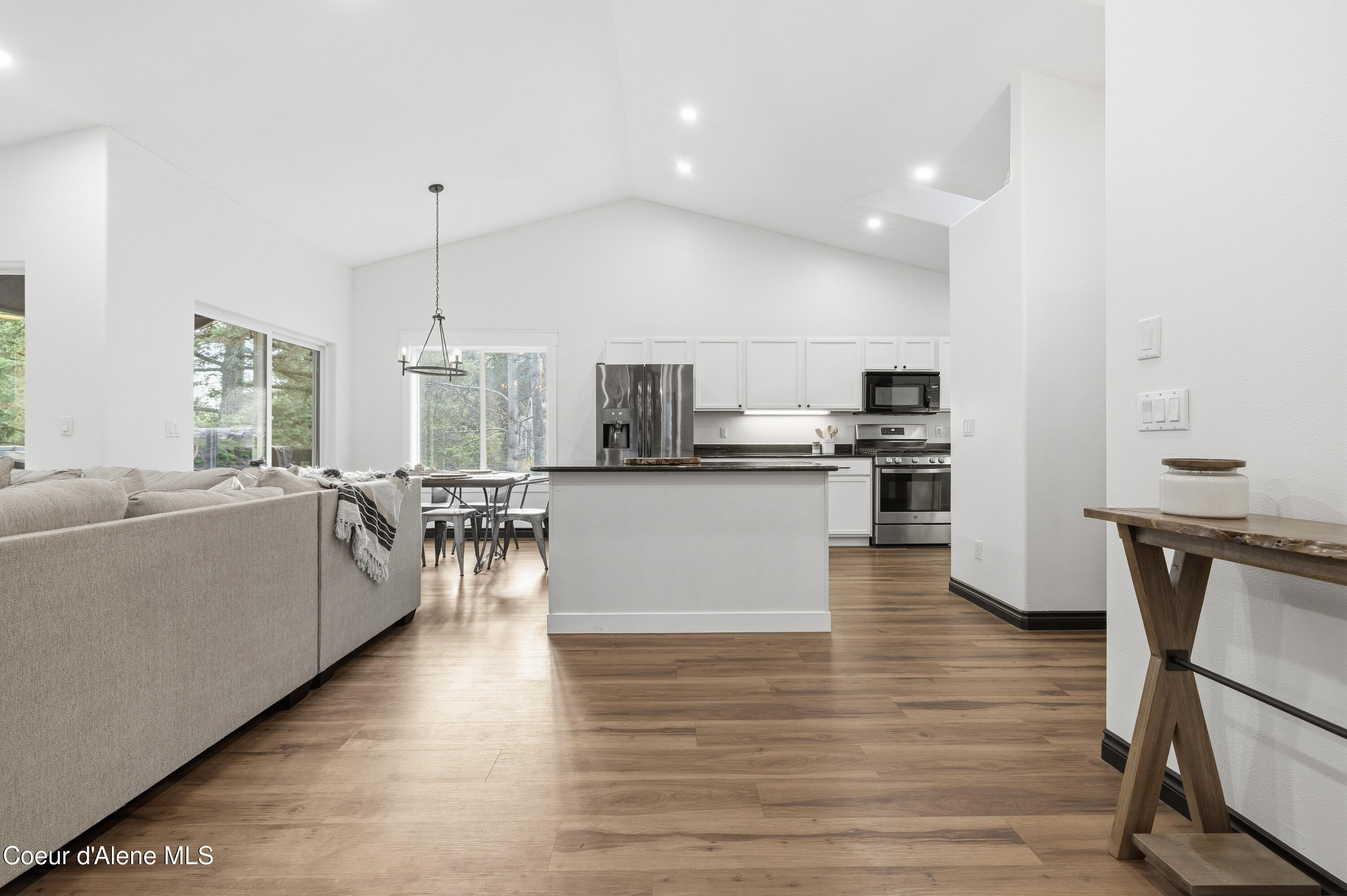 952 Rutledge Court Coeur D'Alene, ID 83814 - Photo 6 of 37 Entryway