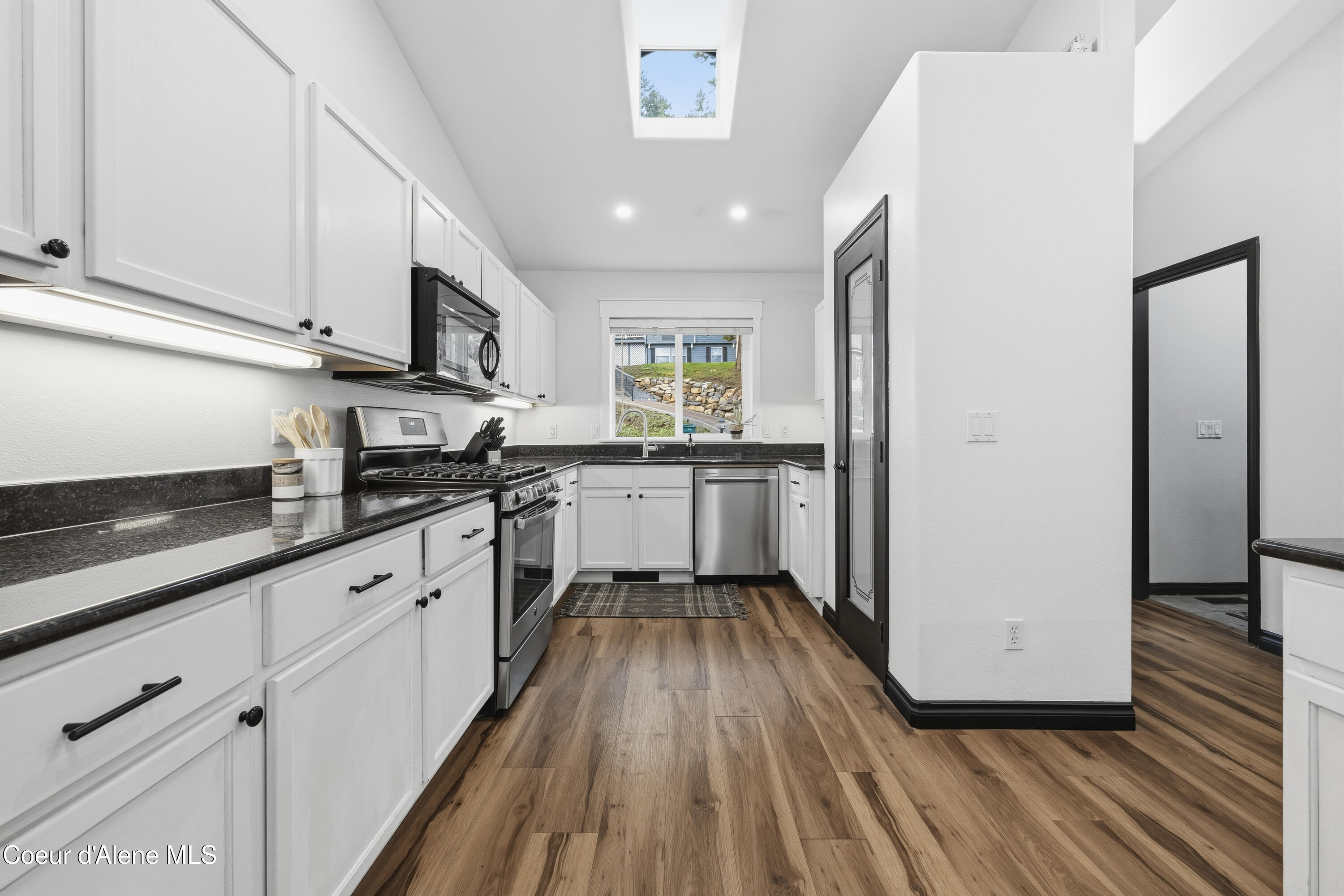 952 Rutledge Court Coeur D'Alene, ID 83814 - Photo 7 of 37 Kitchen