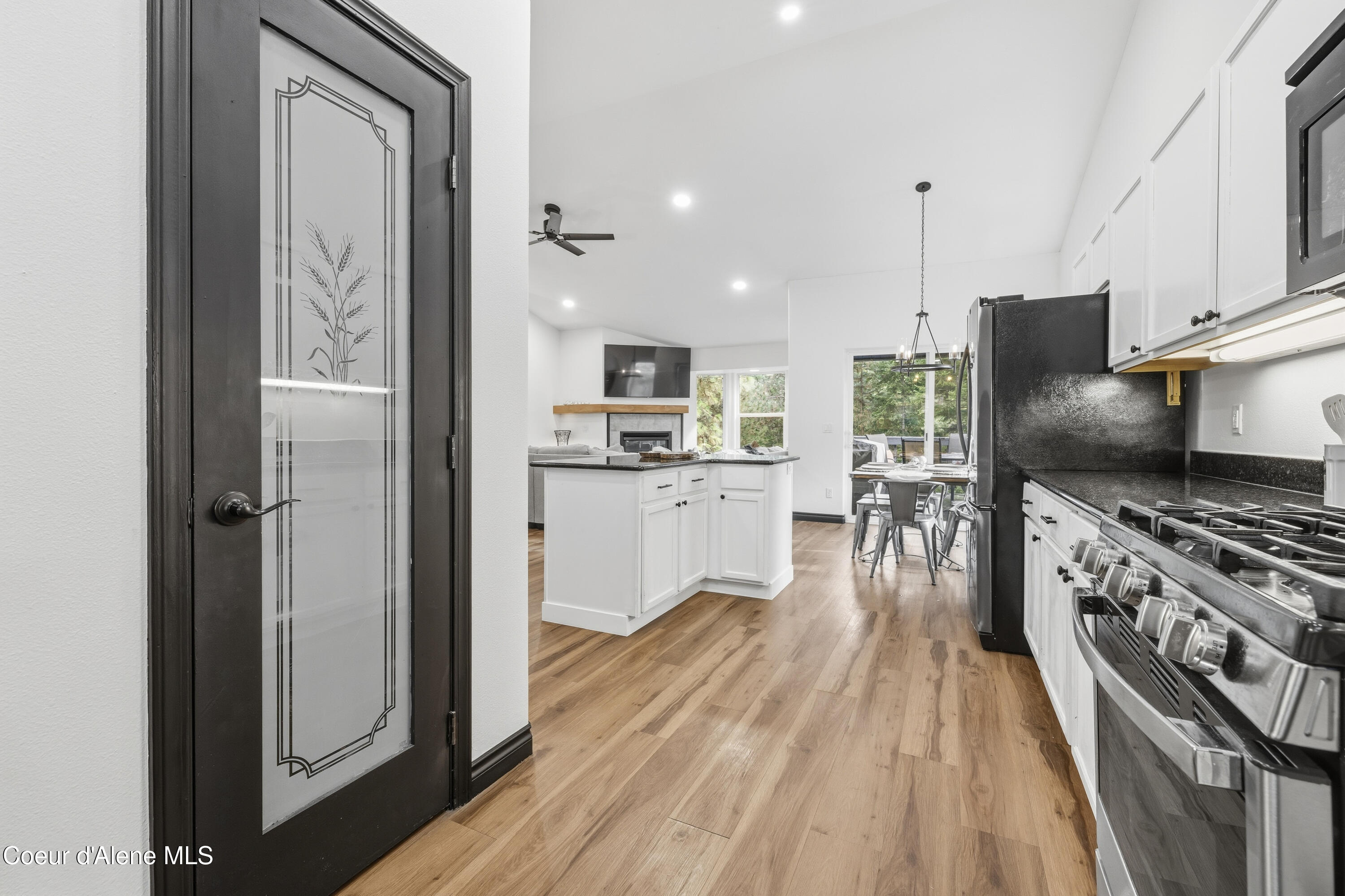 952 Rutledge Court Coeur D'Alene, ID 83814 - Photo 8 of 37 Kitchen