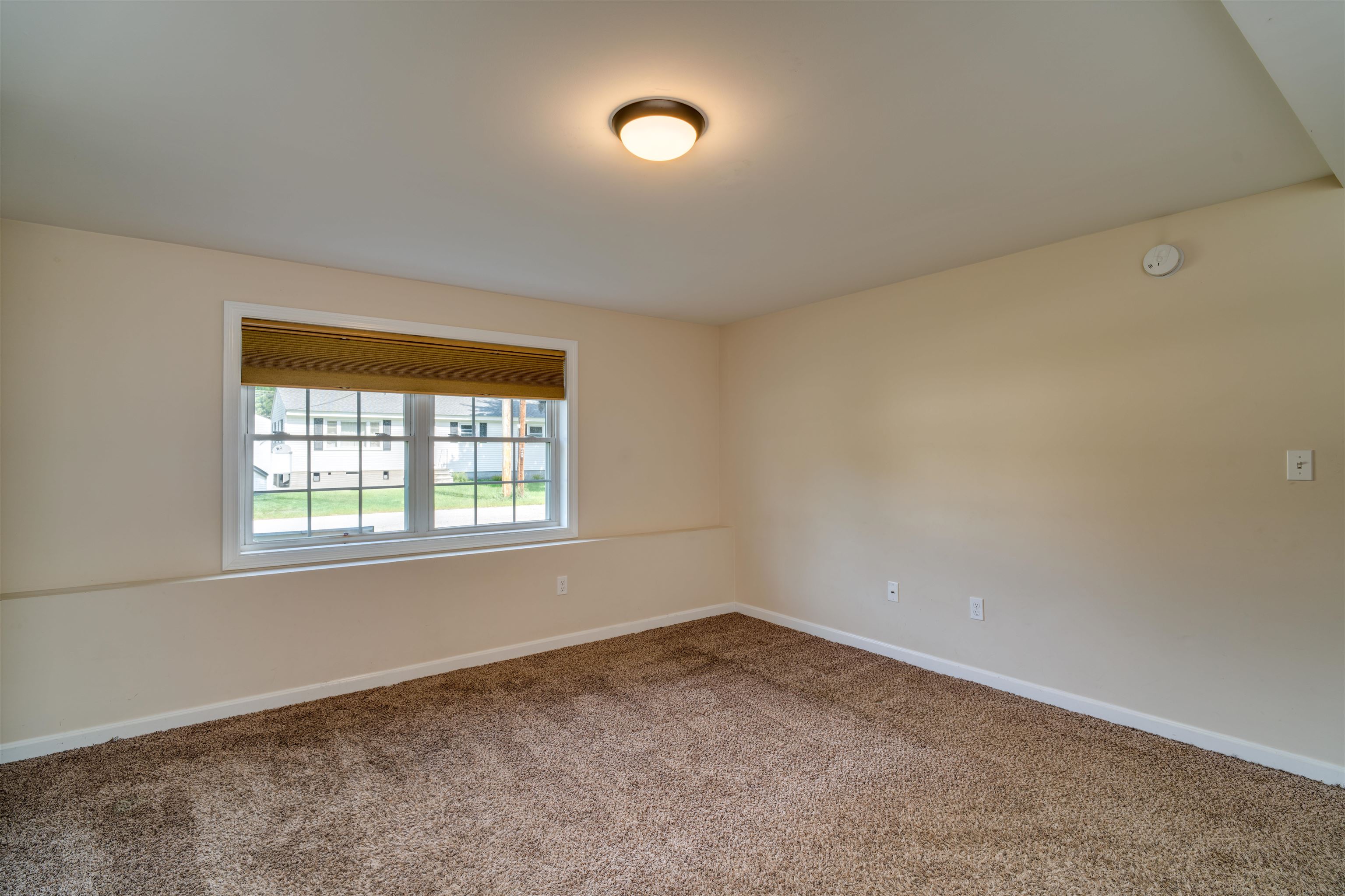 11 Waverly Street Rochester, NH 03867 - Photo 8 of 29