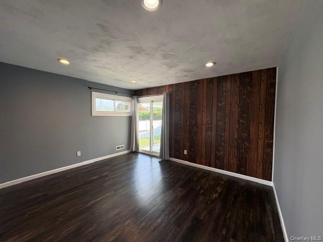 266 Central Park Road Plainview, NY 11803 - Photo 10 of 22