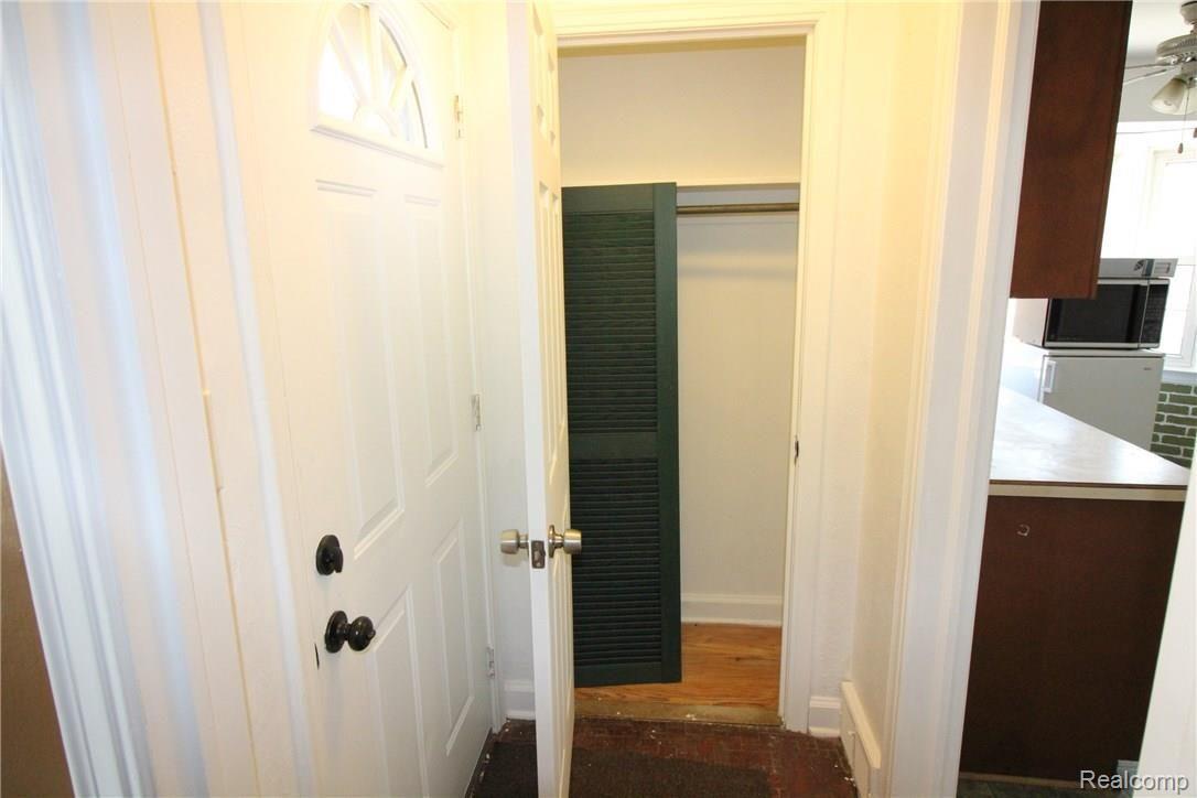 15744 Camden Avenue Eastpointe, MI 48021 - Photo 17 of 65 IMG_0614.JPG