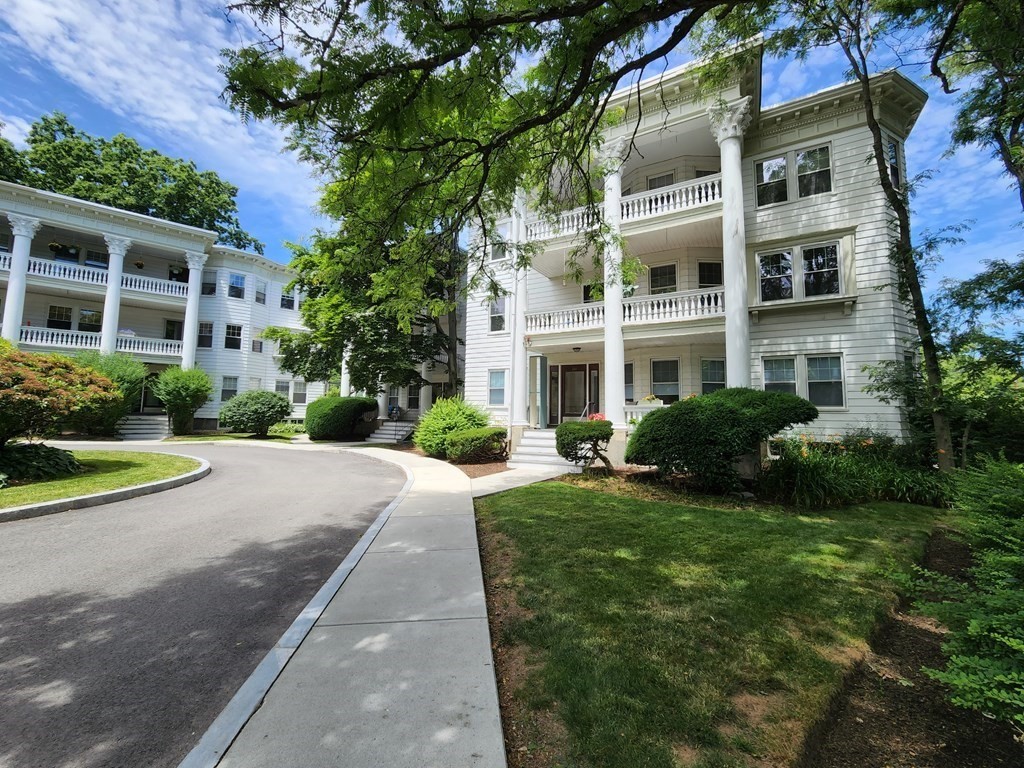 144 Middlesex Road, Unit 2 Chestnut Hill, MA 02467 - Photo 2 of 23