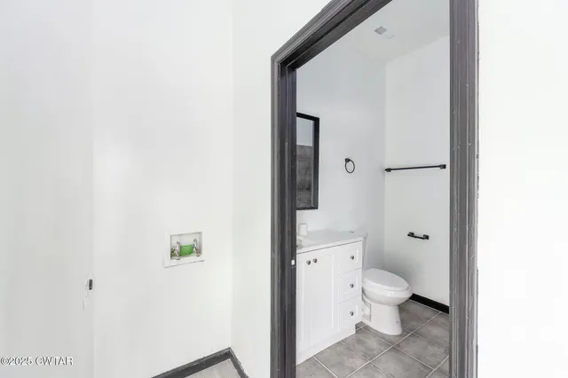 a bathroom with a toilet