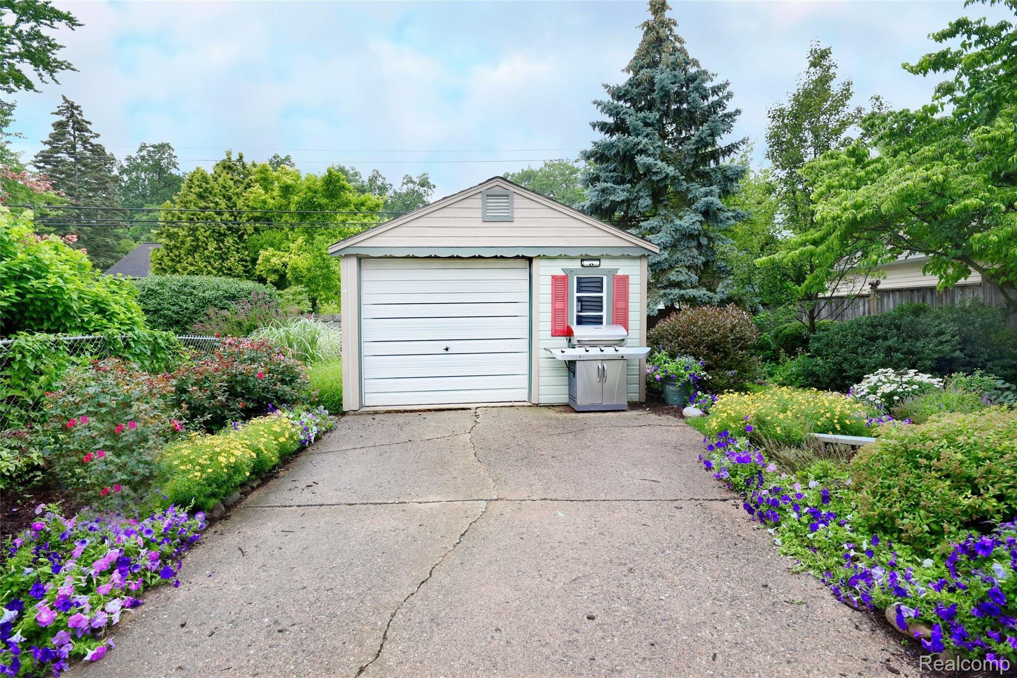 817 Lockwood Road Royal Oak, MI 48067 - Photo 42 of 44 817 Lockwood_42.JPG