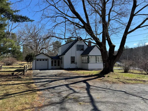 $2,850 | 793 Fiddlers Bridge Road, Rhinebeck, NY 12572