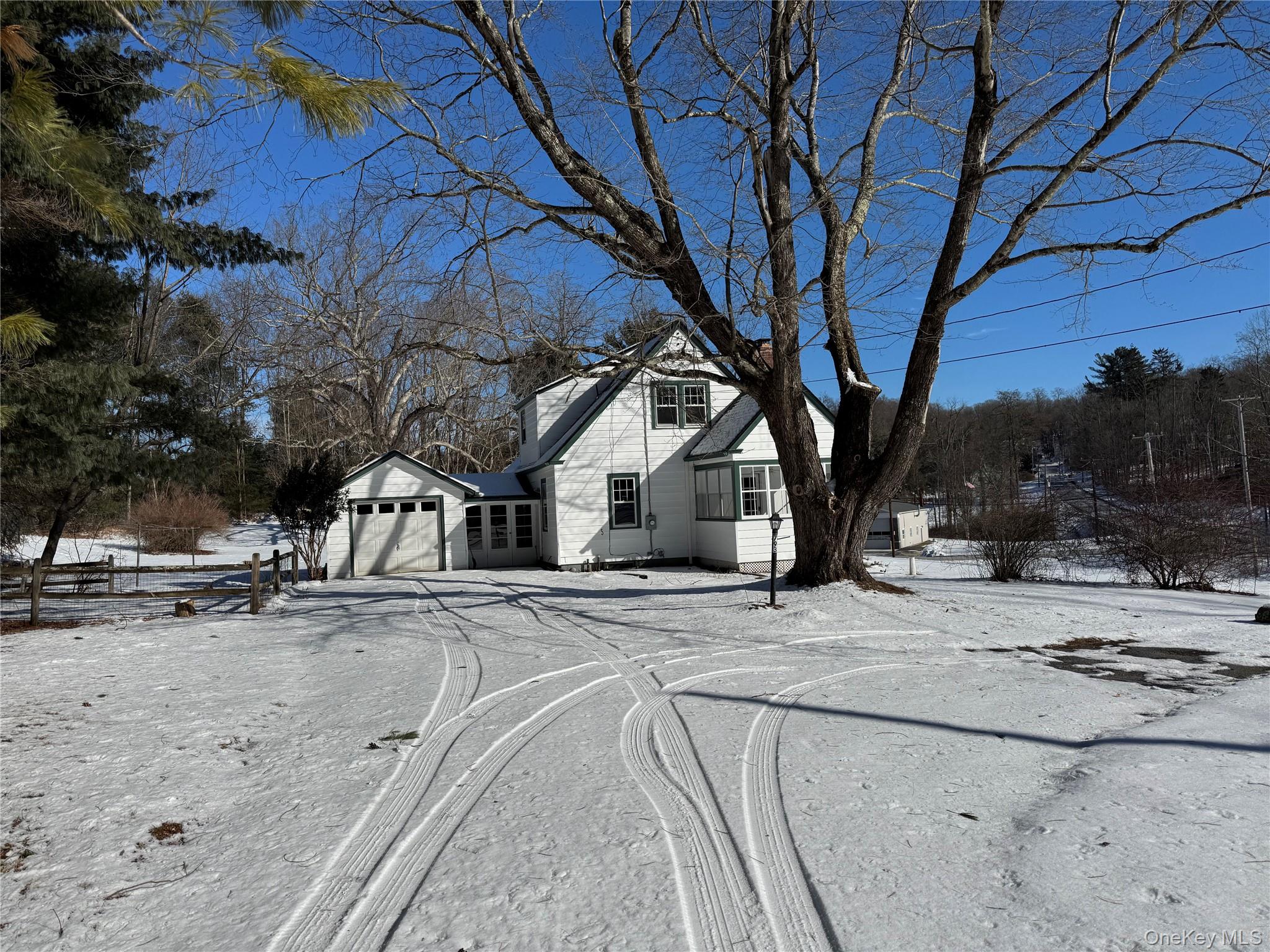 793 Fiddlers Bridge Road Rhinebeck, NY 12572 - Photo 7 of 24 Driveway into Property Plenty of Parking
