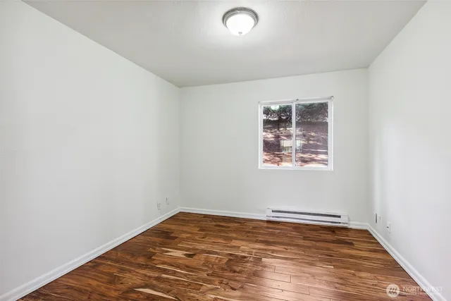 $3,097 | 10410 Northeast 32nd Place, Unit D103, Bellevue, WA 98004