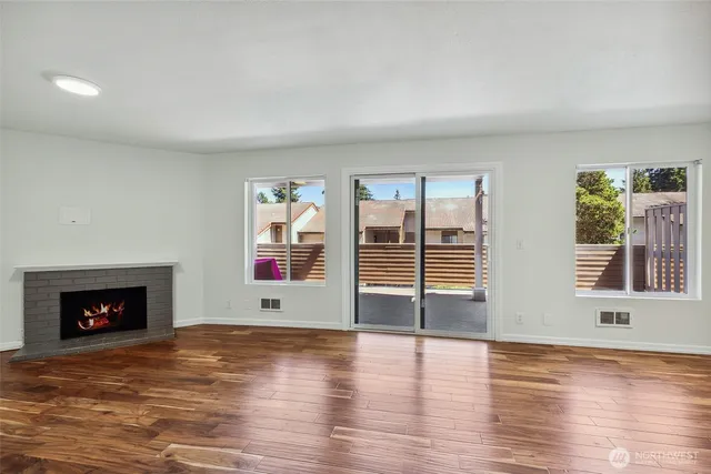 $3,097 | 10410 Northeast 32nd Place, Unit D103, Bellevue, WA 98004