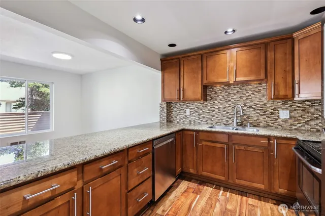 $3,097 | 10410 Northeast 32nd Place, Unit D103, Bellevue, WA 98004