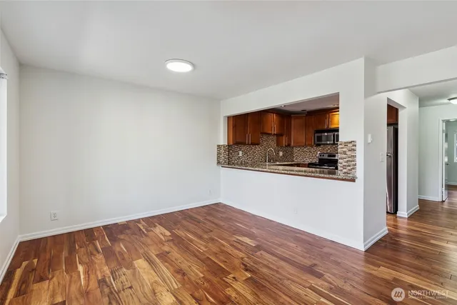 $3,097 | 10410 Northeast 32nd Place, Unit D103, Bellevue, WA 98004