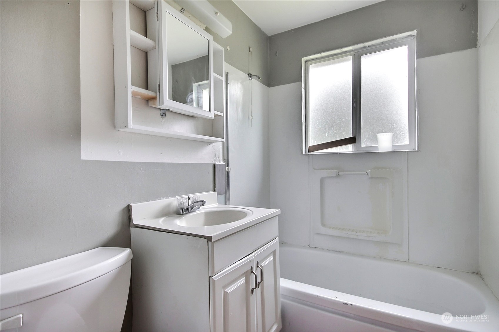 8407 Custer Road Southwest Lakewood, WA 98499 - Photo 4 of 15 a bathroom with a sink toilet vanity and bathtub