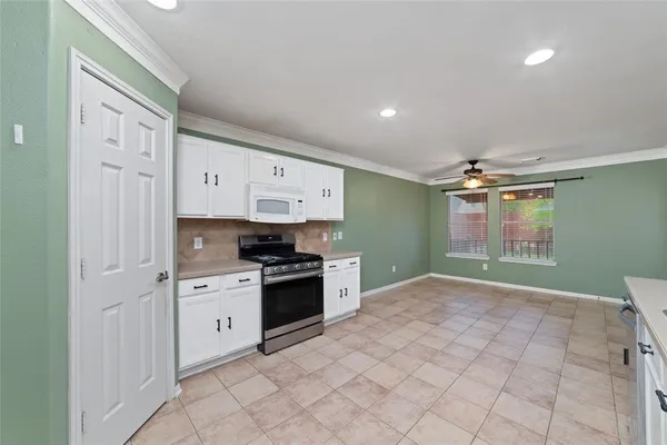 $2,199 | 923 North Sky Drive, Houston, TX 77073