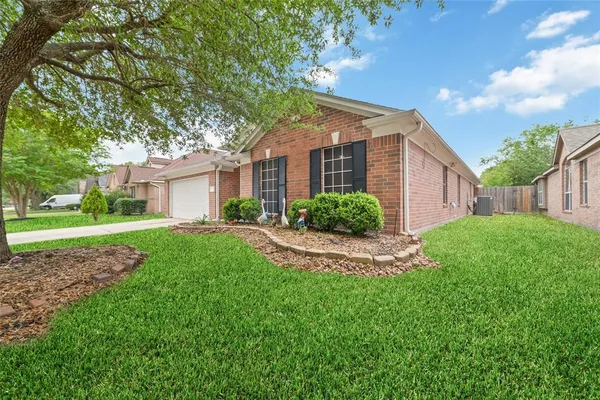 $2,199 | 923 North Sky Drive, Houston, TX 77073