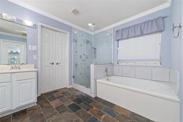 $2,199 | 923 North Sky Drive, Houston, TX 77073