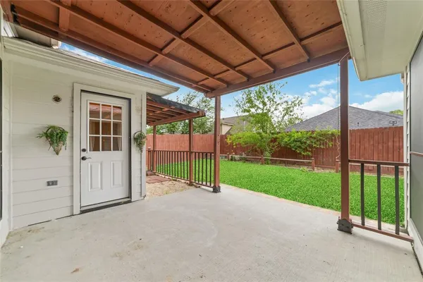 $2,199 | 923 North Sky Drive, Houston, TX 77073