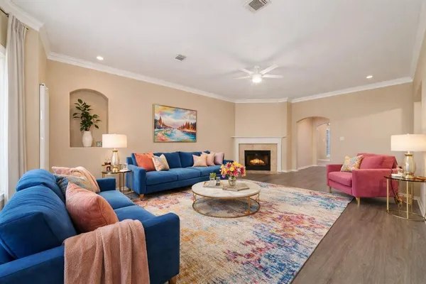 $2,199 | 923 North Sky Drive, Houston, TX 77073