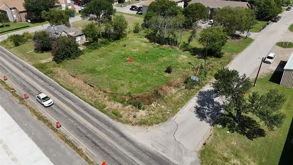 a view of a garden with a area