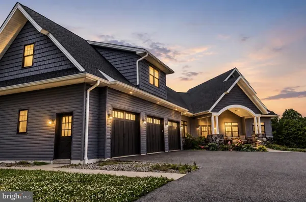 $1,095,000 | 410 Walnuttown Road, Fleetwood, PA 19522