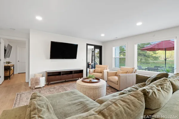 $1,190,900 | 8115 Hanna Lake Avenue Southeast, Caledonia, MI 49316