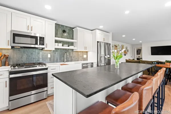 $1,190,900 | 8115 Hanna Lake Avenue Southeast, Caledonia, MI 49316