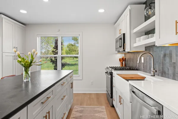 $1,190,900 | 8115 Hanna Lake Avenue Southeast, Caledonia, MI 49316