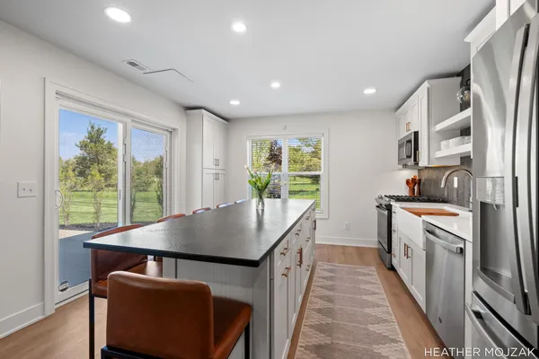$1,190,900 | 8115 Hanna Lake Avenue Southeast, Caledonia, MI 49316