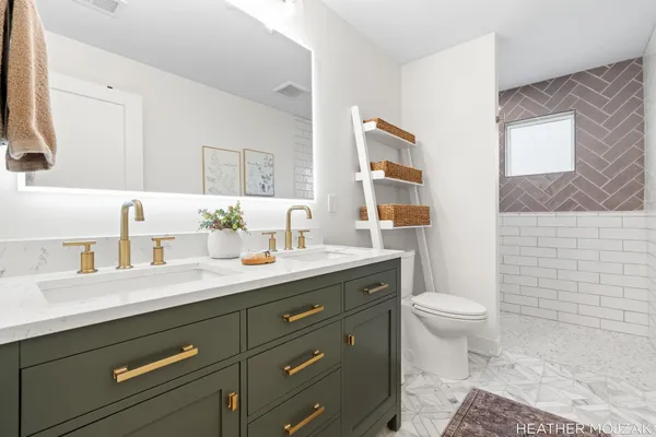 $1,190,900 | 8115 Hanna Lake Avenue Southeast, Caledonia, MI 49316