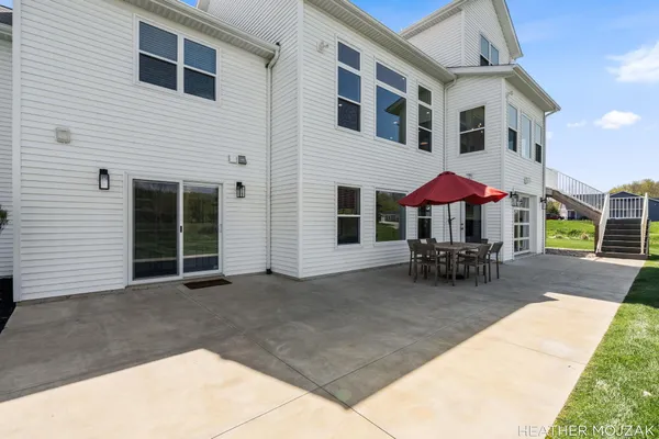 $1,190,900 | 8115 Hanna Lake Avenue Southeast, Caledonia, MI 49316