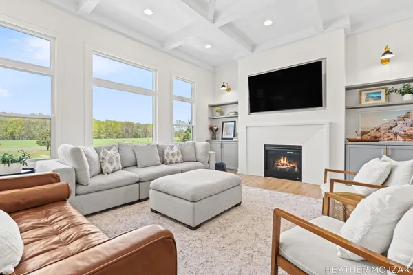 $1,190,900 | 8115 Hanna Lake Avenue Southeast, Caledonia, MI 49316