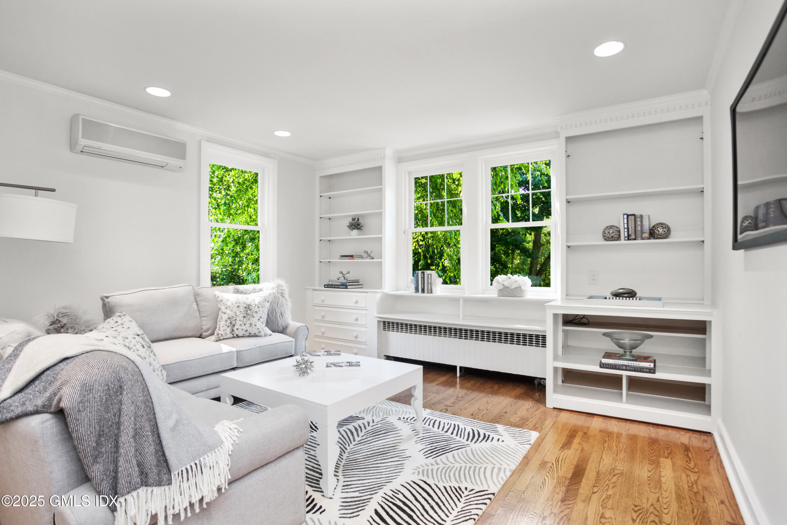 29 Weston Hill Road Riverside, CT 06878 - Photo 17 of 23 a living room with furniture and a rug