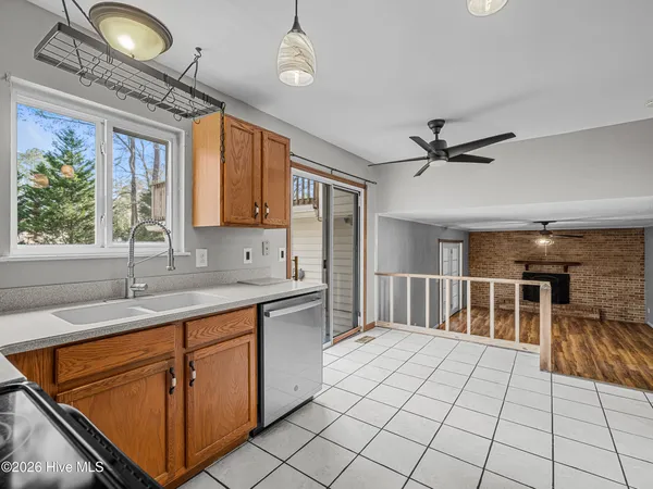 $380,000 | 2200 Colony Plaza, Jacksonville, NC 28546