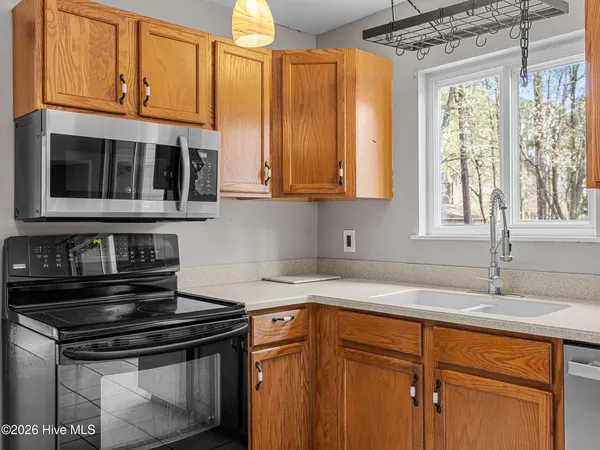 $380,000 | 2200 Colony Plaza, Jacksonville, NC 28546