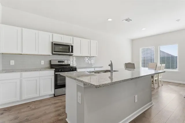 $299,900 | 293 Paisley Parkway, Sulphur, LA 70665