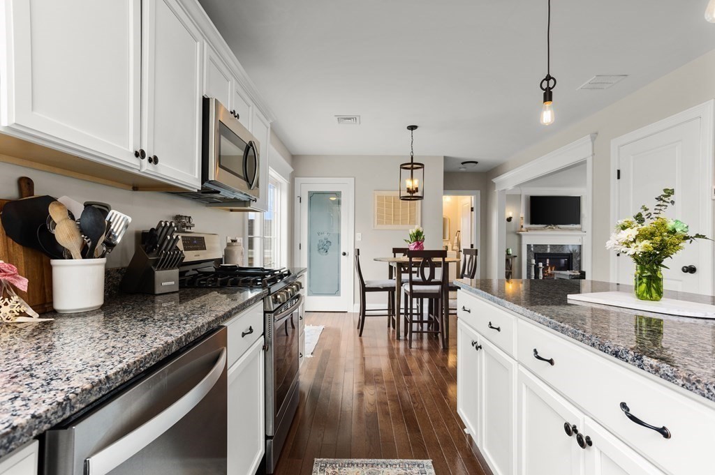 193 High Hill Road Swansea, MA 02777 - Photo 7 of 38